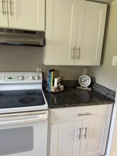 200 Maple Rd, Unit 200A in Storrs Mansfield, CT - Foto de edificio - Building Photo