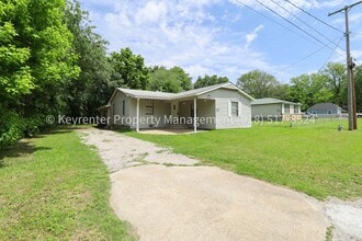 504 W Chestnut St in Coweta, OK - Building Photo - Building Photo
