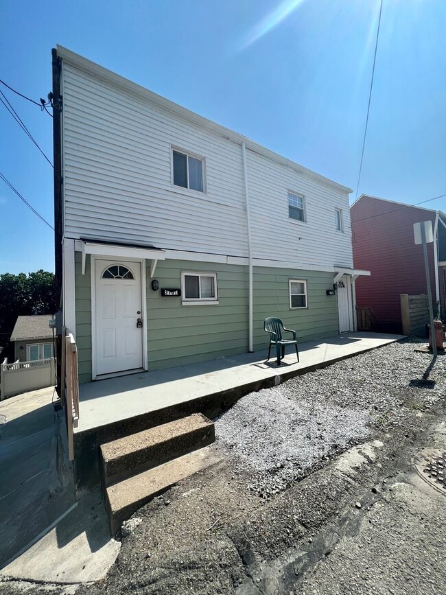 2701-2703-2703 Oakley Wy in Pittsburgh, PA - Building Photo - Building Photo