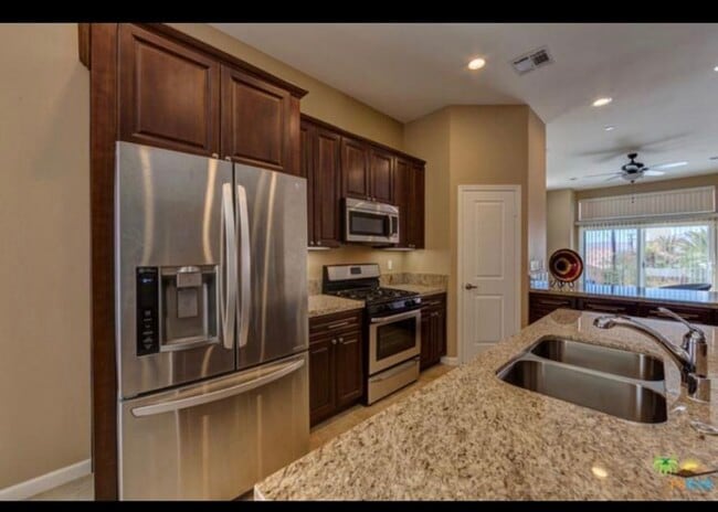 12580 Maui Way in Desert Hot Springs, CA - Building Photo - Building Photo