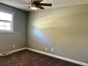 108 W Shelbourne Dr in Normal, IL - Building Photo - Building Photo