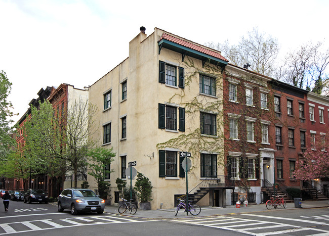 18 Grove St in New York, NY - Building Photo - Building Photo