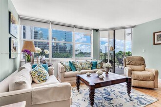 1915 Brickell Ave in Miami, FL - Building Photo - Building Photo