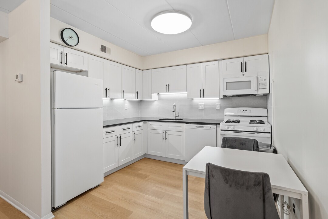 Ambassador Apartments in Philadelphia, PA - Building Photo