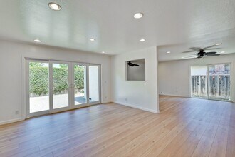 822 Sevely Dr in Mountain View, CA - Building Photo - Building Photo