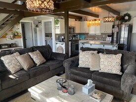 24441 Oaktree Ct in Tehachapi, CA - Building Photo