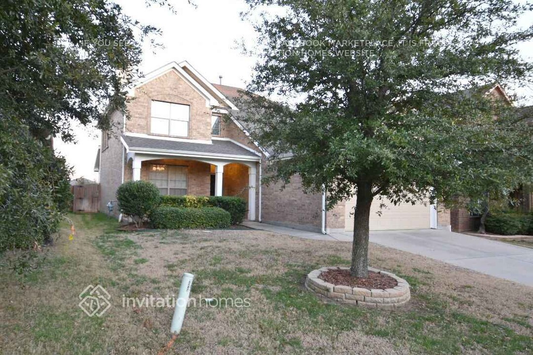 15516 Adlong Dr in Roanoke, TX - Foto de edificio