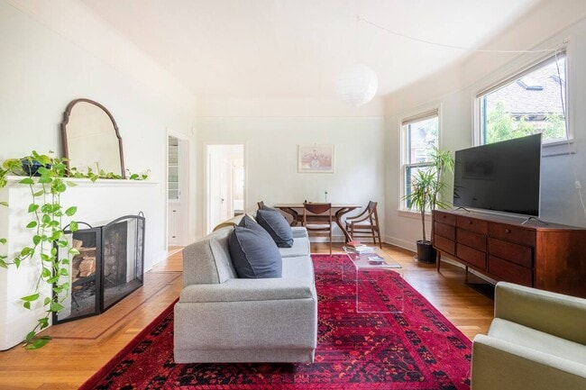 1320 SE 28th Ave, Unit Lower in Portland, OR - Foto de edificio - Building Photo