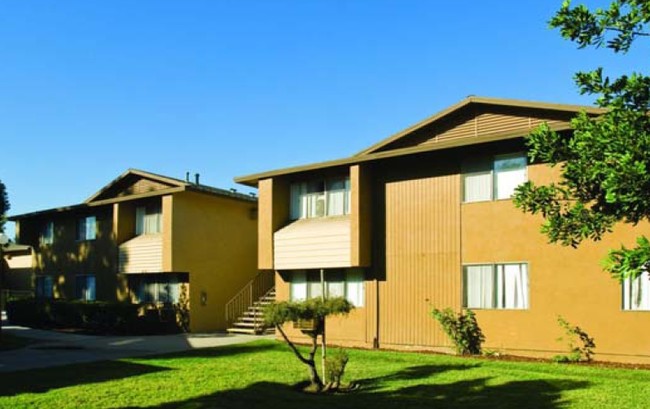 Riverstone Apartments in El Monte, CA - Foto de edificio - Building Photo