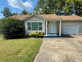 1305 S 3rd St in Mcalester, OK - Building Photo