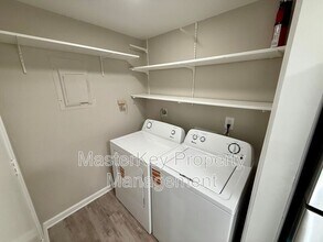 126 Friar Ln in Carrboro, NC - Building Photo - Building Photo