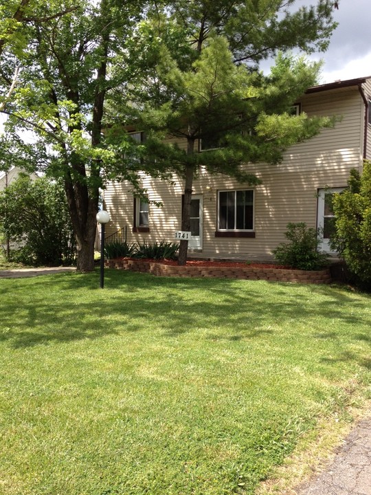 Belrose Court in Hazel Park, MI - Building Photo