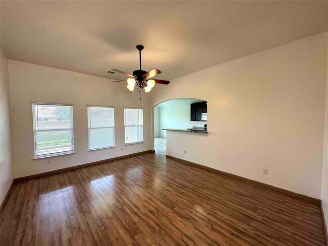 1555 Twin Estates Dr in Kyle, TX - Building Photo - Building Photo