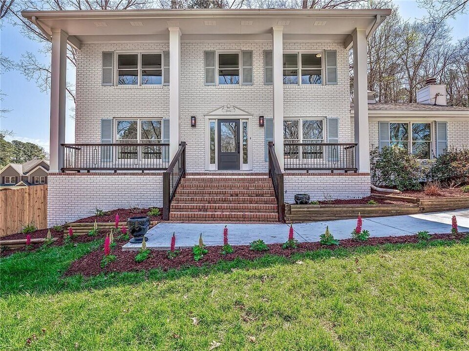 387 Mosby Dr NW in Acworth, GA - Building Photo