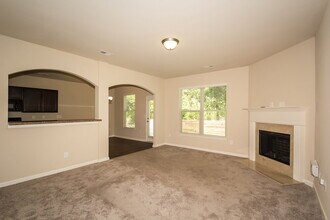 258 Stillwood Dr in Newnan, GA - Building Photo - Building Photo
