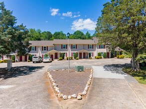 Cedar Chase Apartments in Cedartown, GA - Building Photo - Building Photo