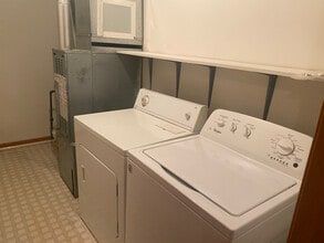 604 Apple Hill Way in Angola, IN - Foto de edificio - Building Photo