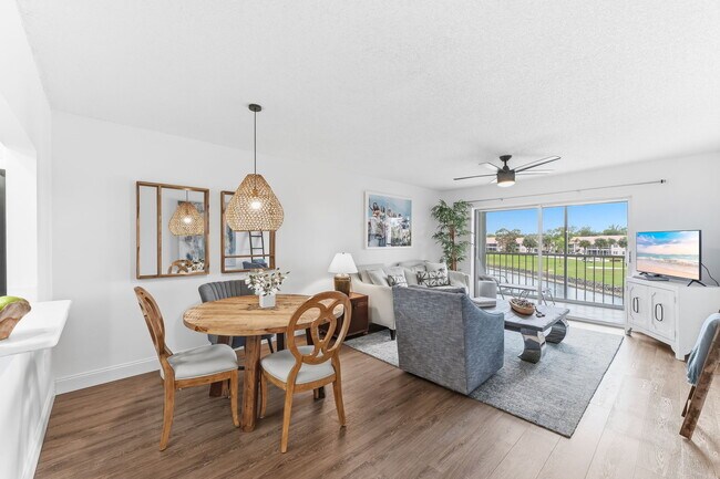 300 Forest Lakes Blvd, Unit 312 in Naples, FL - Foto de edificio - Building Photo