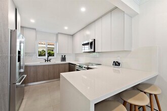 45 Palermo Ave in Coral Gables, FL - Building Photo - Building Photo