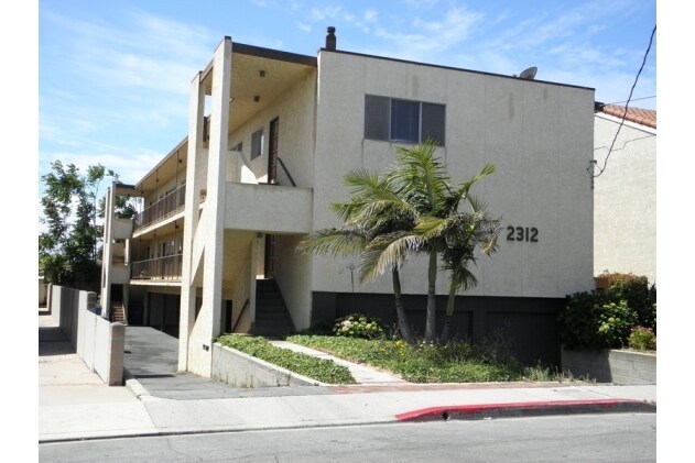 2312 Vanderbilt Ln in Redondo Beach, CA - Building Photo