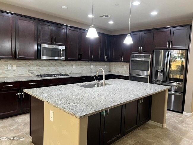 21284 W Almeria Rd in Buckeye, AZ - Building Photo - Building Photo