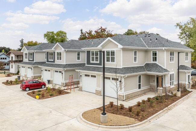 Main Street Townhomes in Oregon, WI - Building Photo - Building Photo