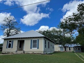 422 S Orange St in Fredericksburg, TX - Building Photo - Building Photo