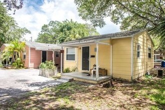 1717 Grove St S in St. Petersburg, FL - Foto de edificio - Building Photo