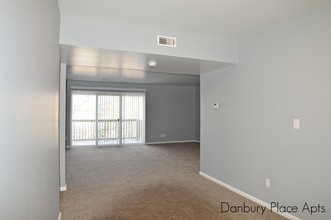 Danbury Place Apartments in Grand Rapids, MI - Building Photo - Building Photo