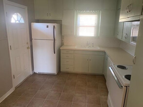 2014 39th St in Lubbock, TX - Building Photo - Building Photo