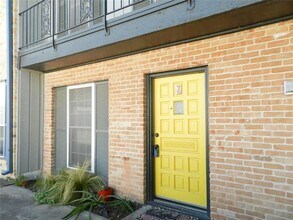2300 Hancock Dr in Austin, TX - Building Photo - Building Photo