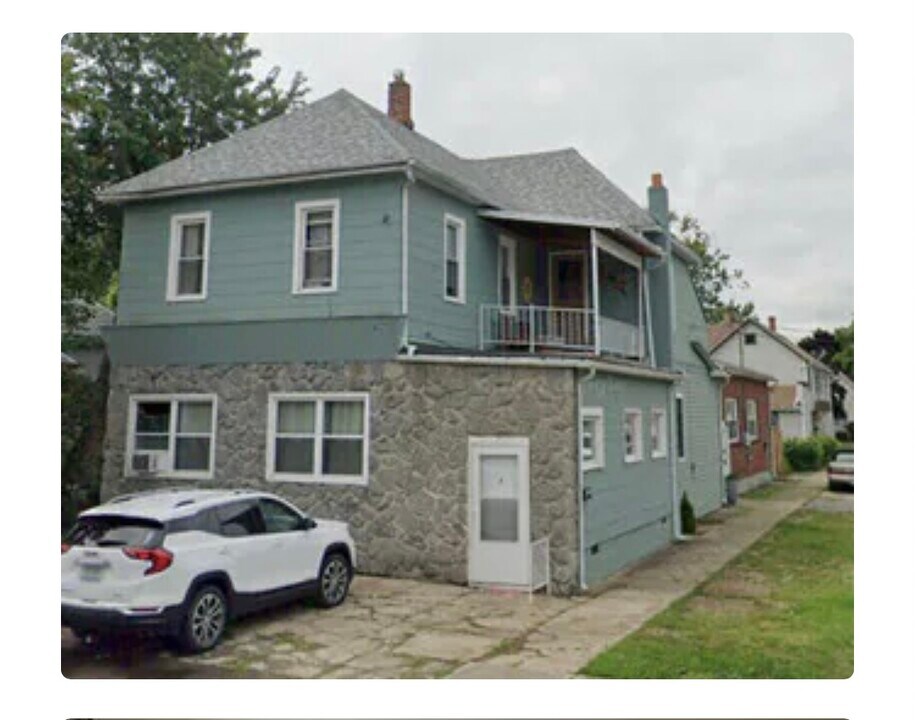 39 N Pangolin St, Unit Apt D in Dunkirk, NY - Building Photo