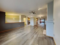 17617 Upland Dr, Unit 8-202 in Arlington, WA - Foto de edificio - Building Photo