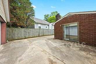 10105 McNeely Lake Dr in Louisville, KY - Building Photo - Building Photo