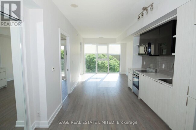 6 Parkwood Ave in Toronto, ON - Building Photo - Building Photo