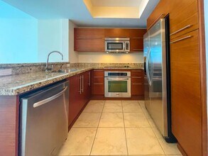 2681 N Flamingo Rd in Sunrise, FL - Foto de edificio - Building Photo