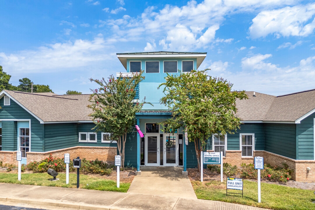 The Quad in Natchitoches, LA - Foto de edificio