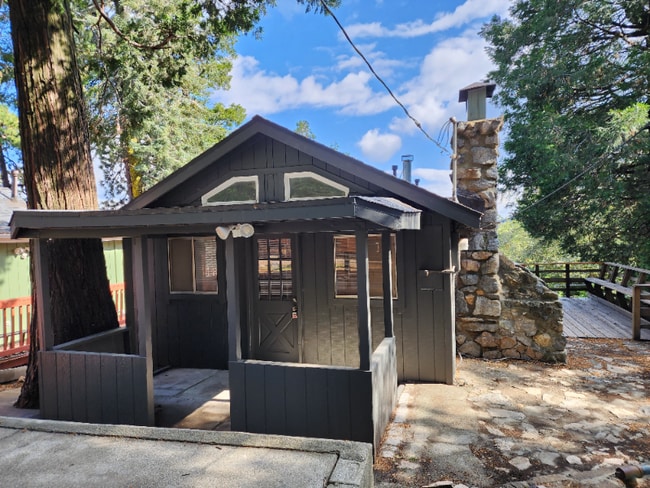 22079 Big Oak Rd in Crestline, CA - Building Photo - Building Photo