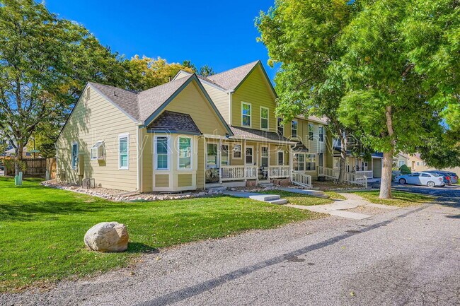 10587 W Maplewood Dr in Littleton, CO - Building Photo - Building Photo