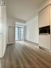 180 Front St E in Toronto, ON - Building Photo - Building Photo