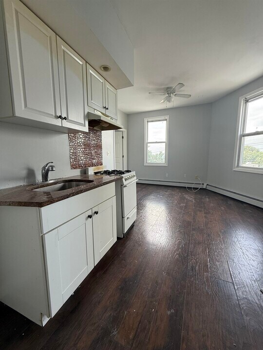 1209 43rd St in North Bergen, NJ - Building Photo