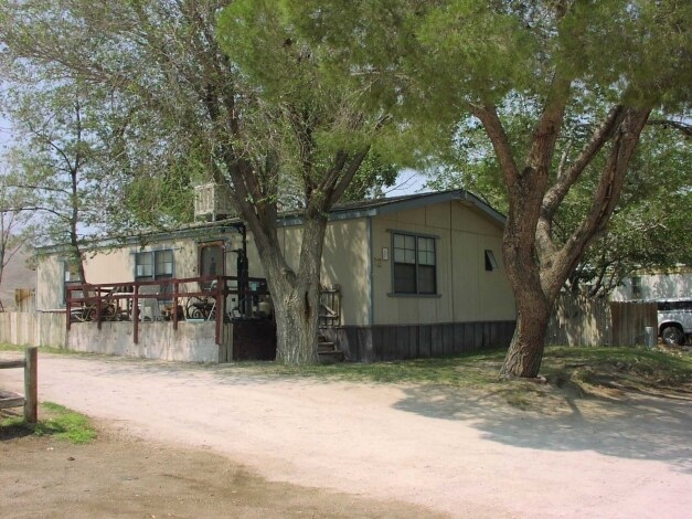 Foothill Mobile Home Park in Lone Pine, CA - Building Photo