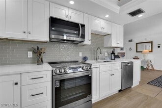 1100 Little Neck Ct in Naples, FL - Building Photo - Building Photo