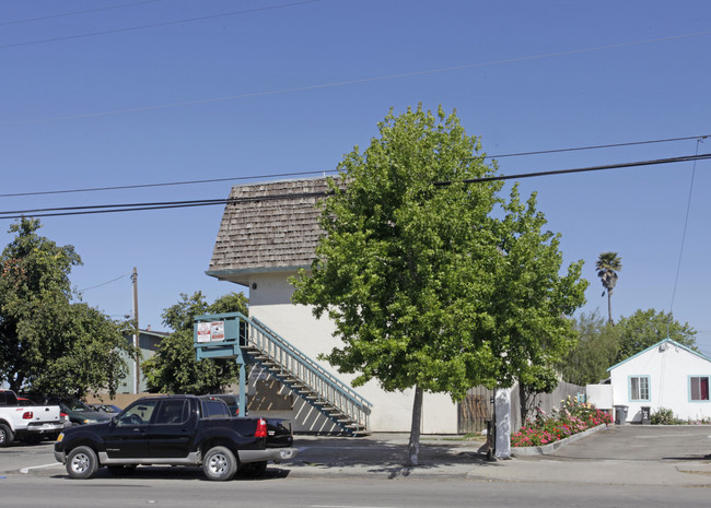 1103 N Sanborn Rd in Salinas, CA - Building Photo - Building Photo