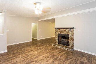 8207 Saucalito Ct in Charlotte, NC - Building Photo - Building Photo