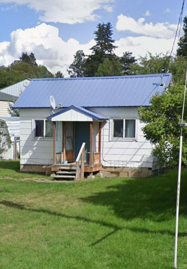 property at 603 N River St