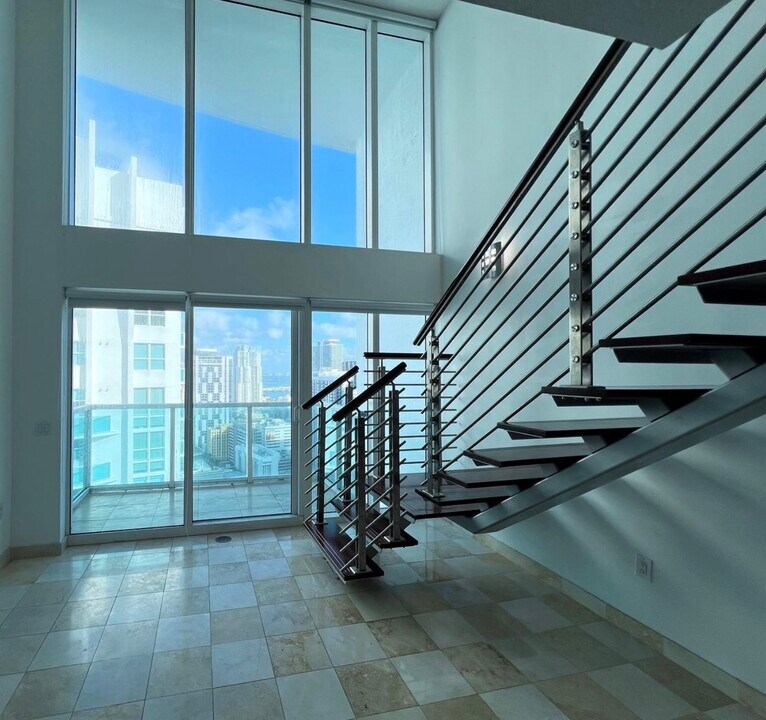 41 SE 5th St, Unit 2211 in Miami, FL - Foto de edificio