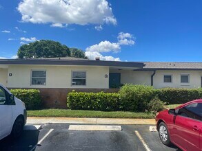 2931 Ashley Dr W in West Palm Beach, FL - Building Photo - Building Photo