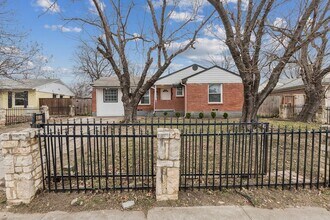 10710 Joaquin Dr in Dallas, TX - Building Photo - Building Photo