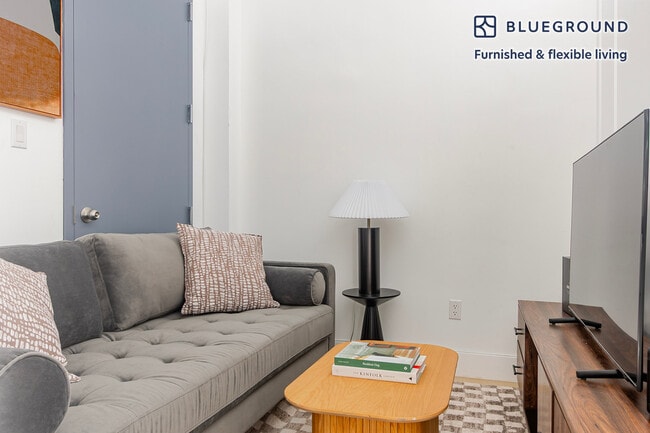 property at 161 W 54th St
